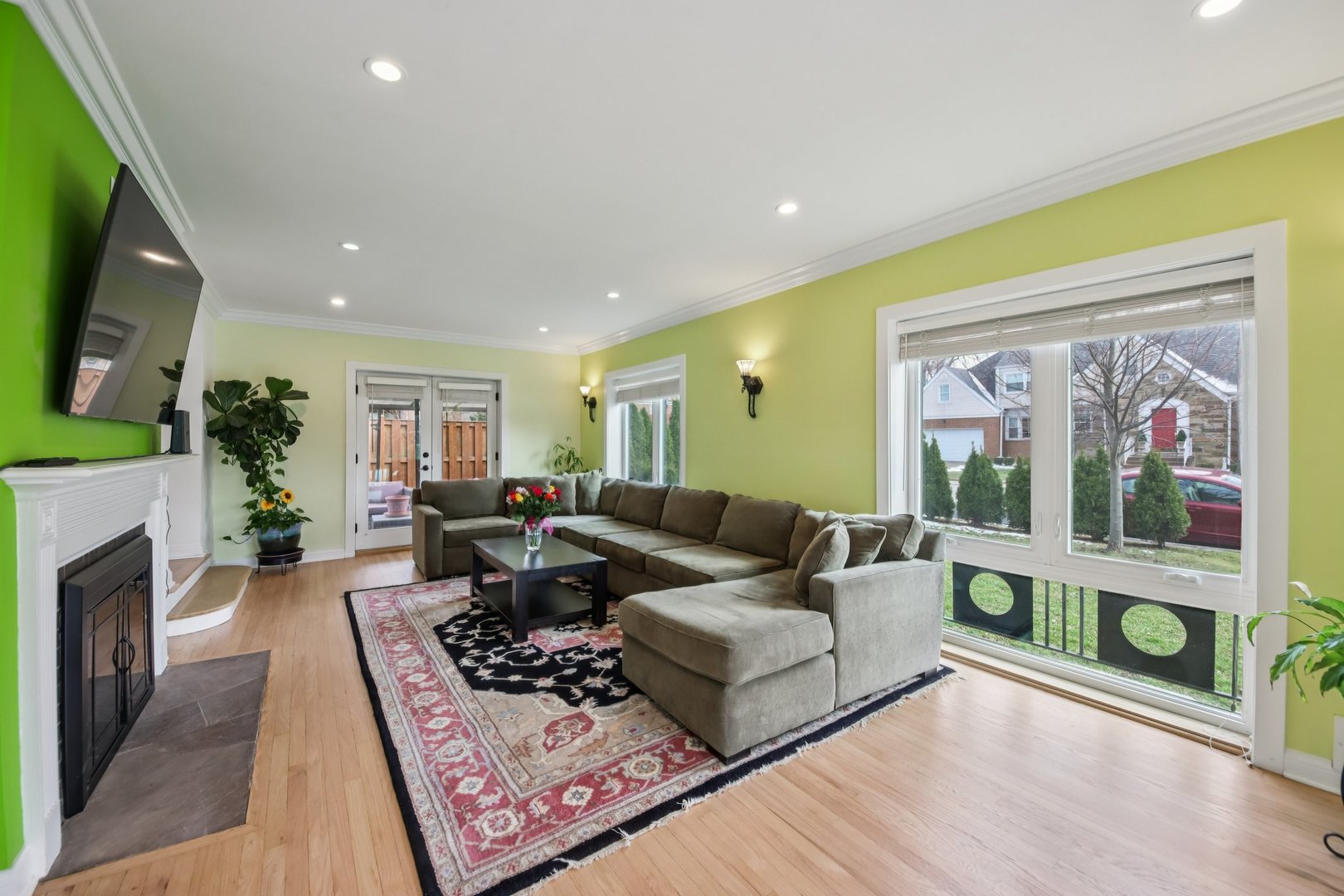 6601 N Trumbull Avenue