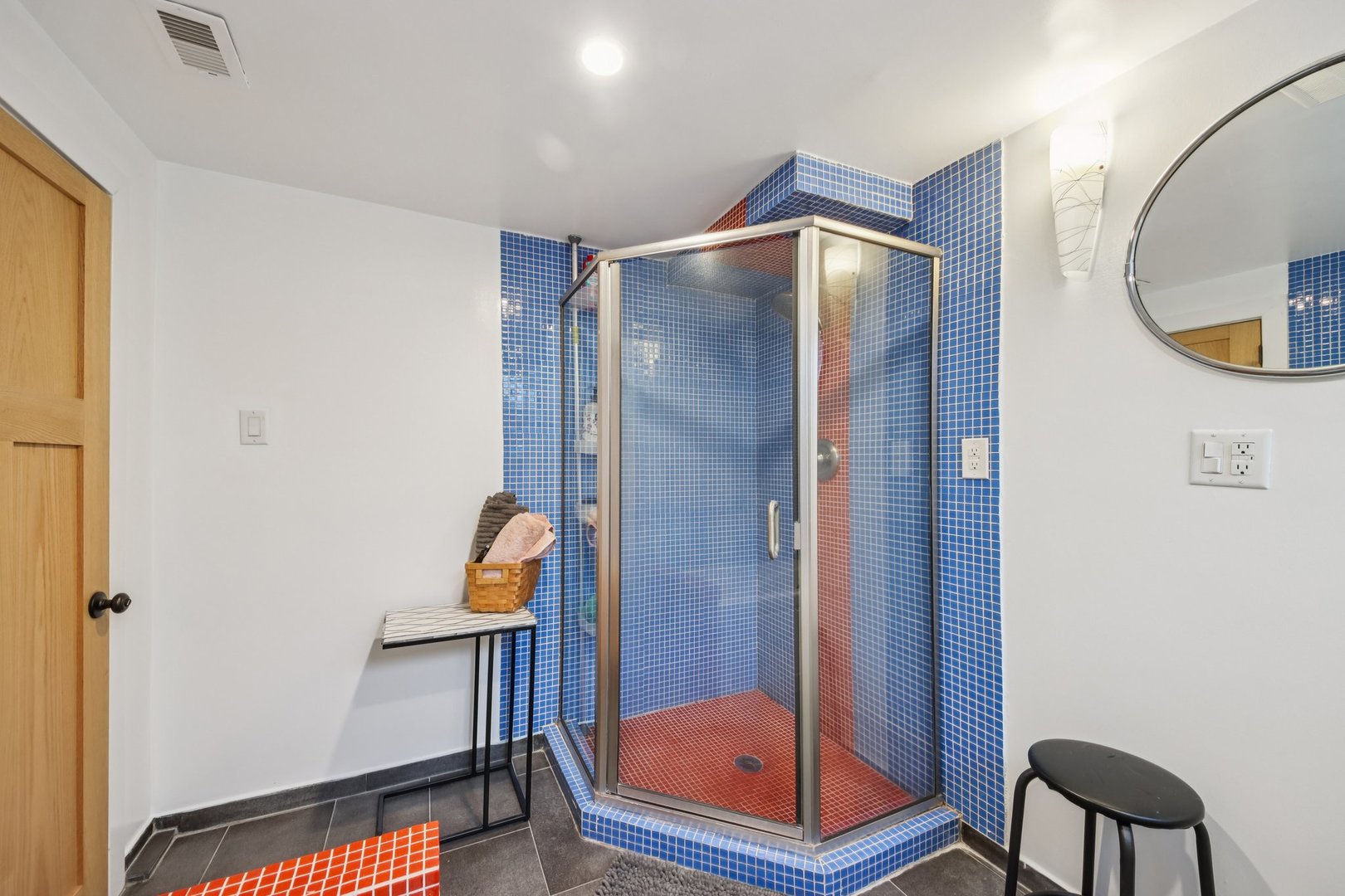 6601 N Trumbull Avenue