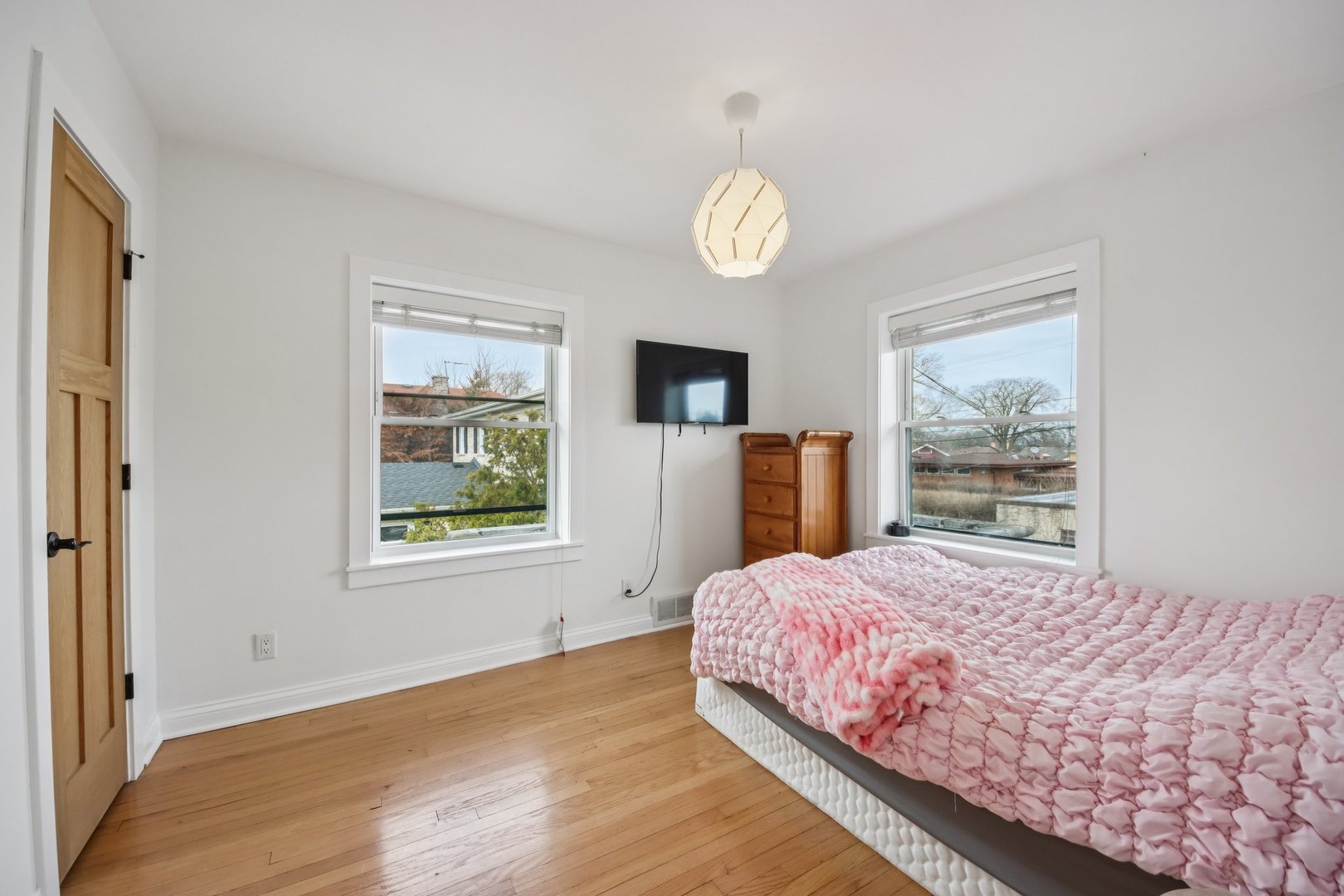 6601 N Trumbull Avenue