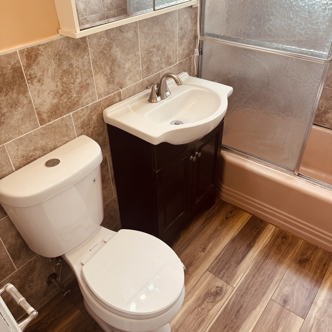 5544 N Campbell Avenue Unit: 1C