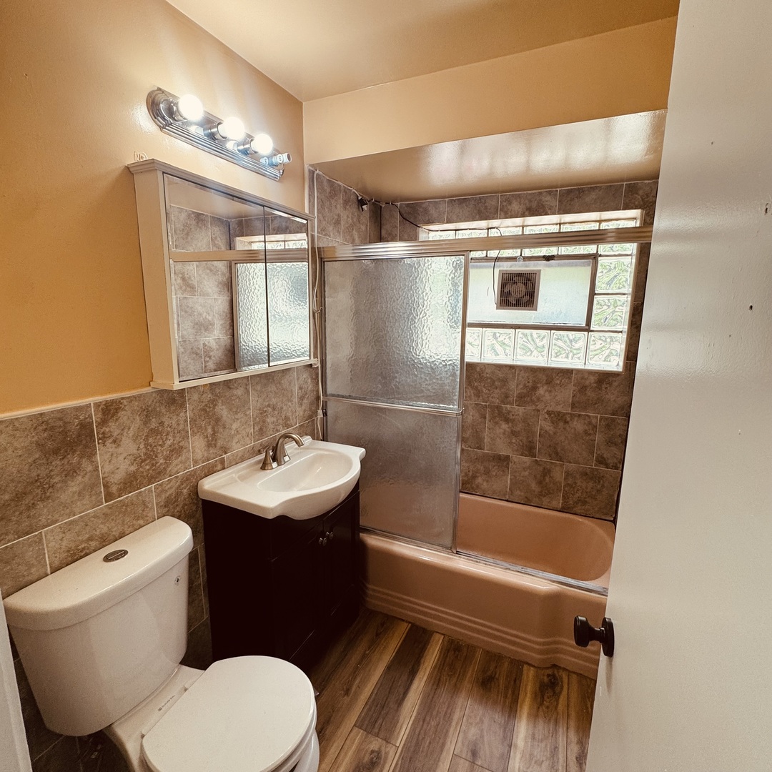 5544 N Campbell Avenue Unit: 1C
