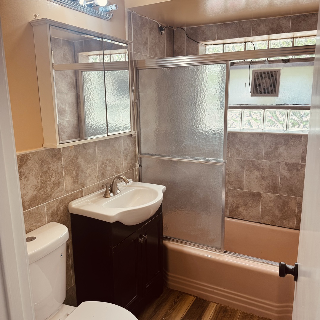 5544 N Campbell Avenue Unit: 1C