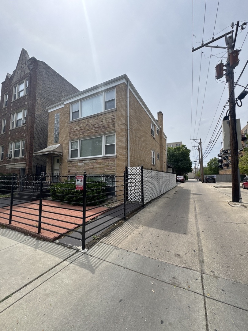 5544 N Campbell Avenue Unit: 1C