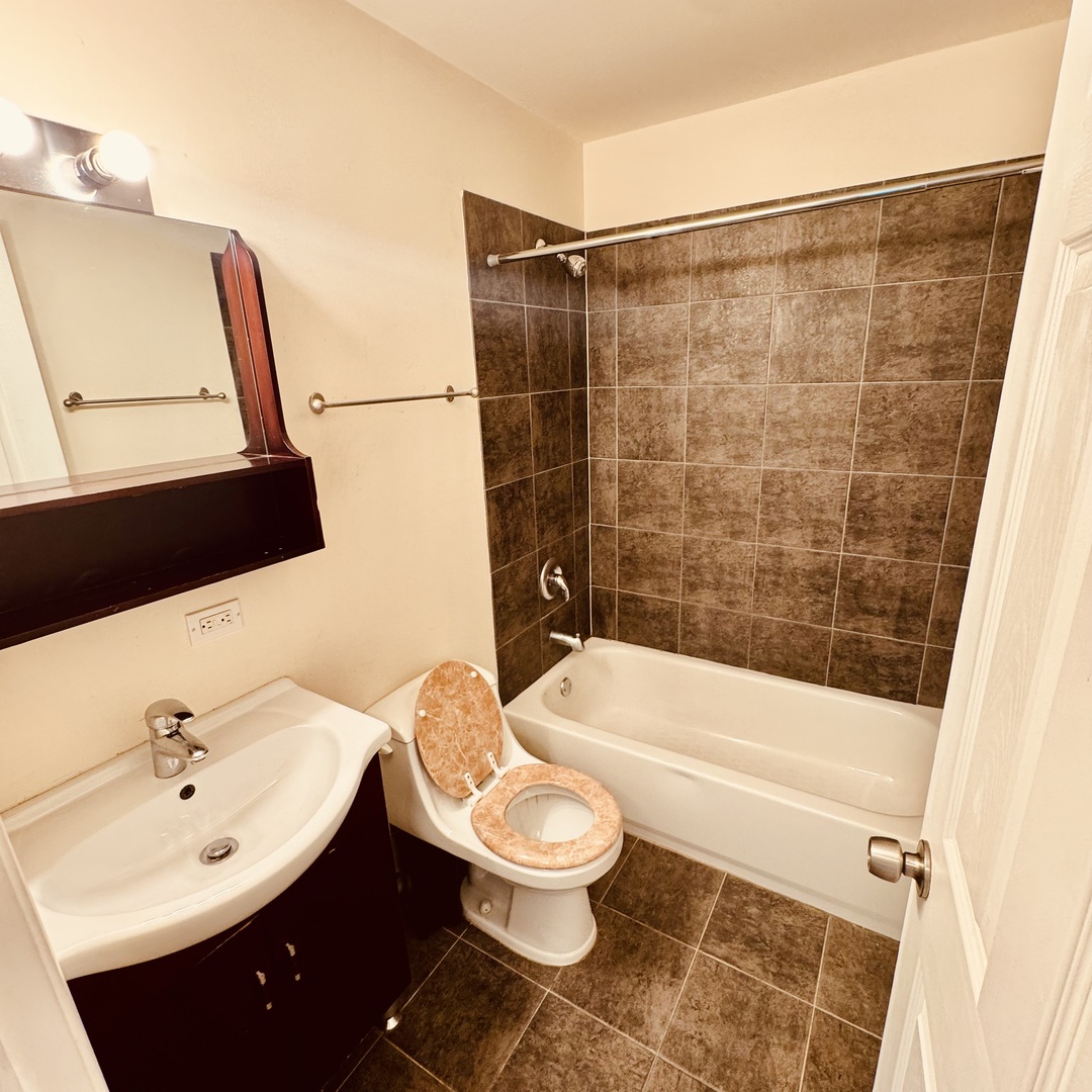 5306 N Cumberland Avenue Unit: 507