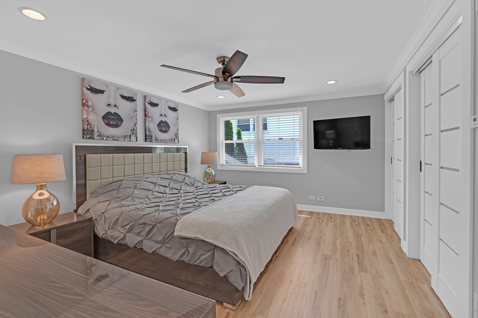 210 W Pickwick Road