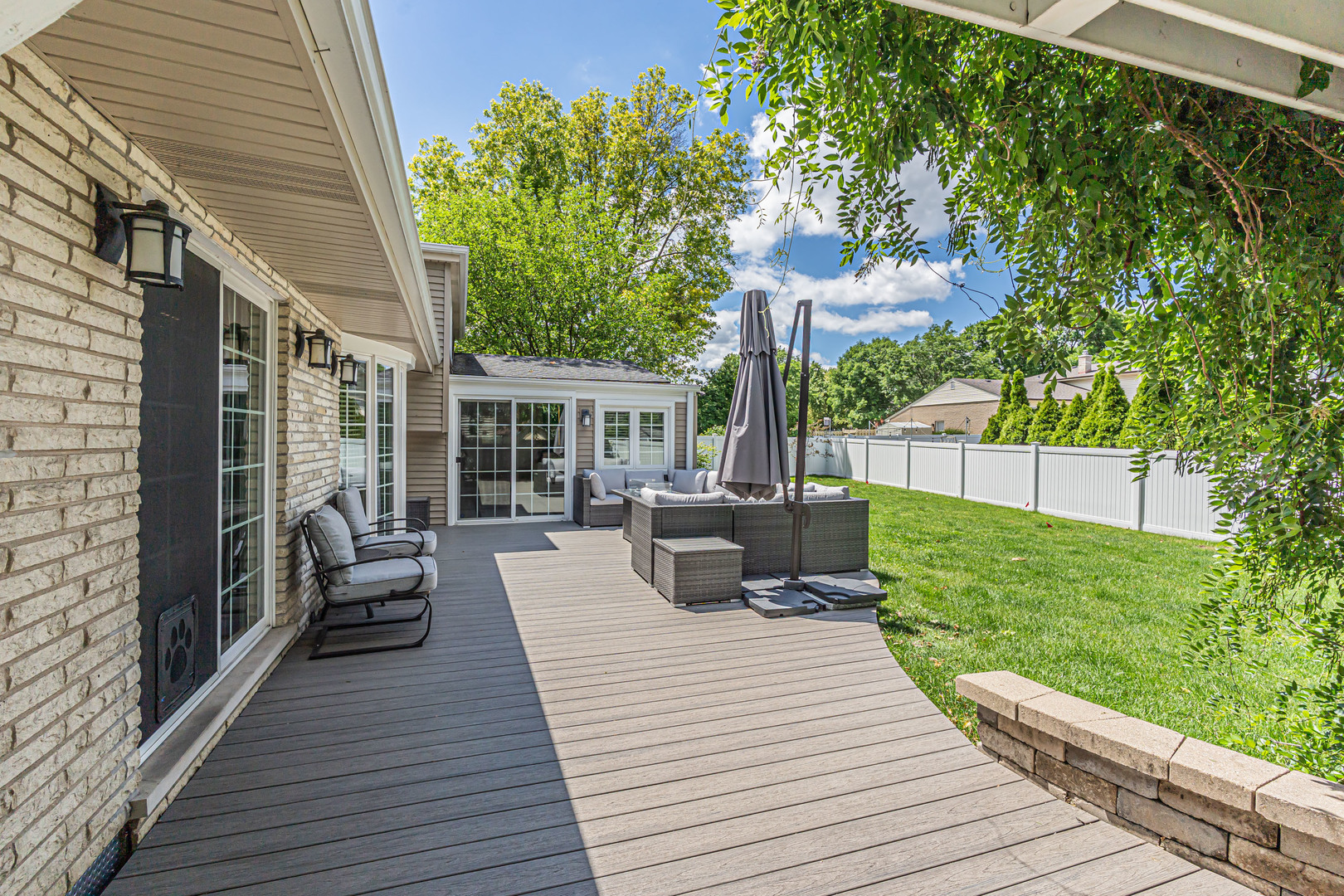 210 W Pickwick Road