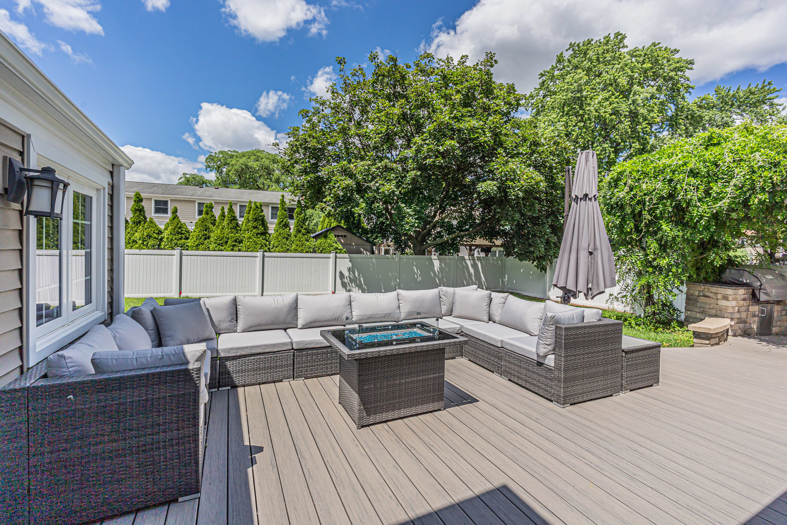 210 W Pickwick Road