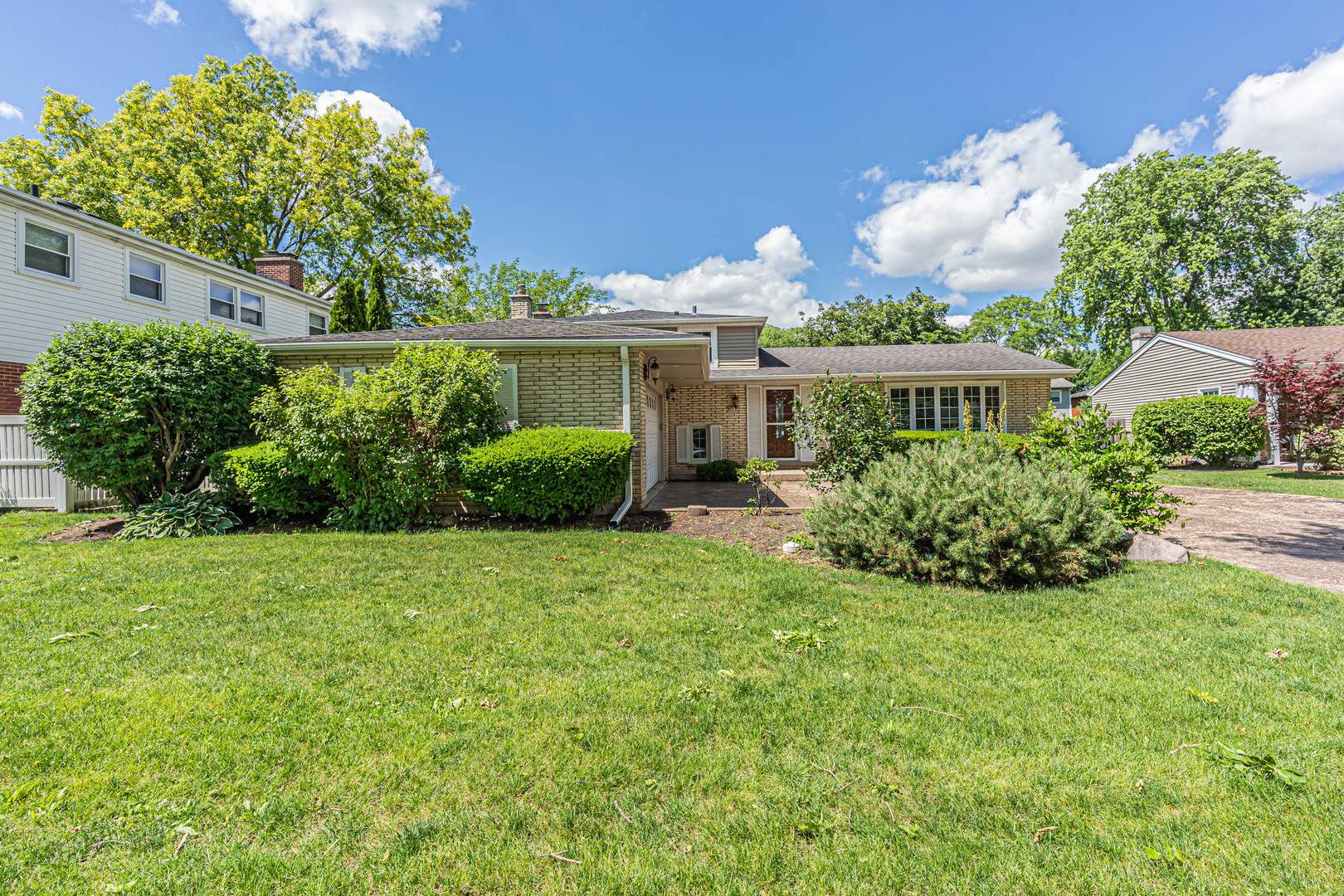 210 W Pickwick Road