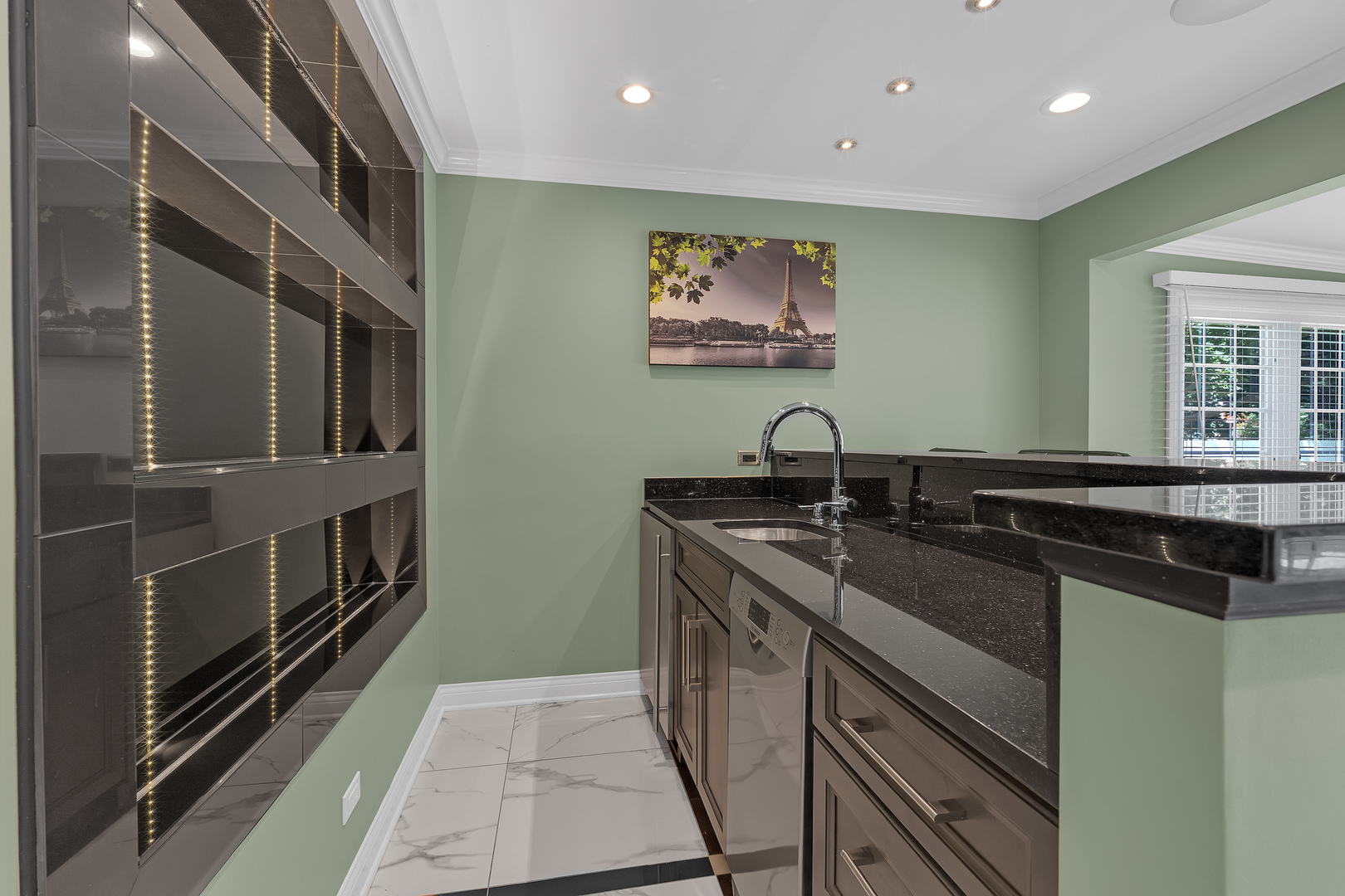 210 W Pickwick Road
