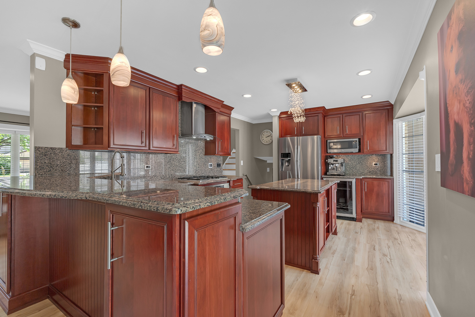 210 W Pickwick Road