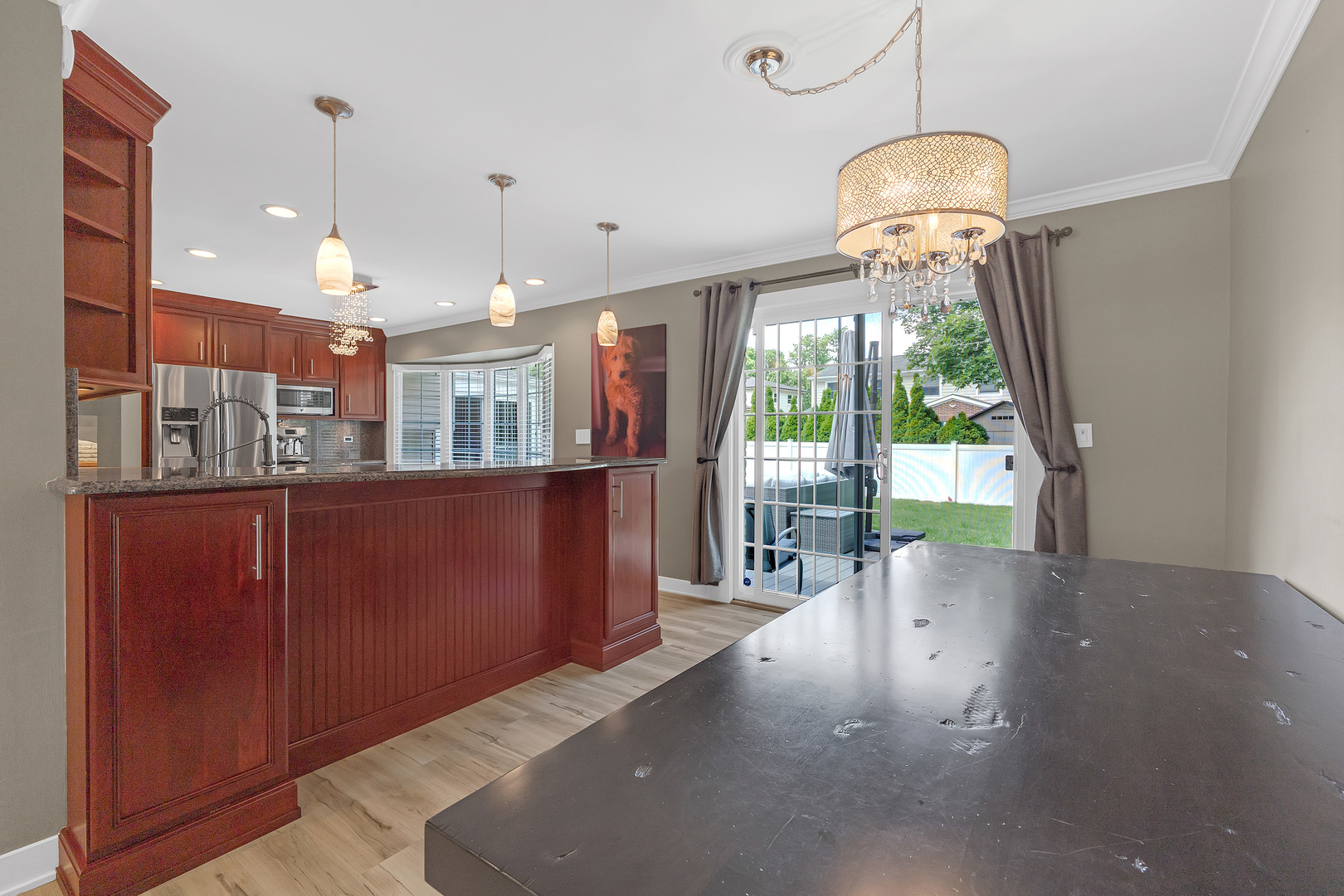 210 W Pickwick Road