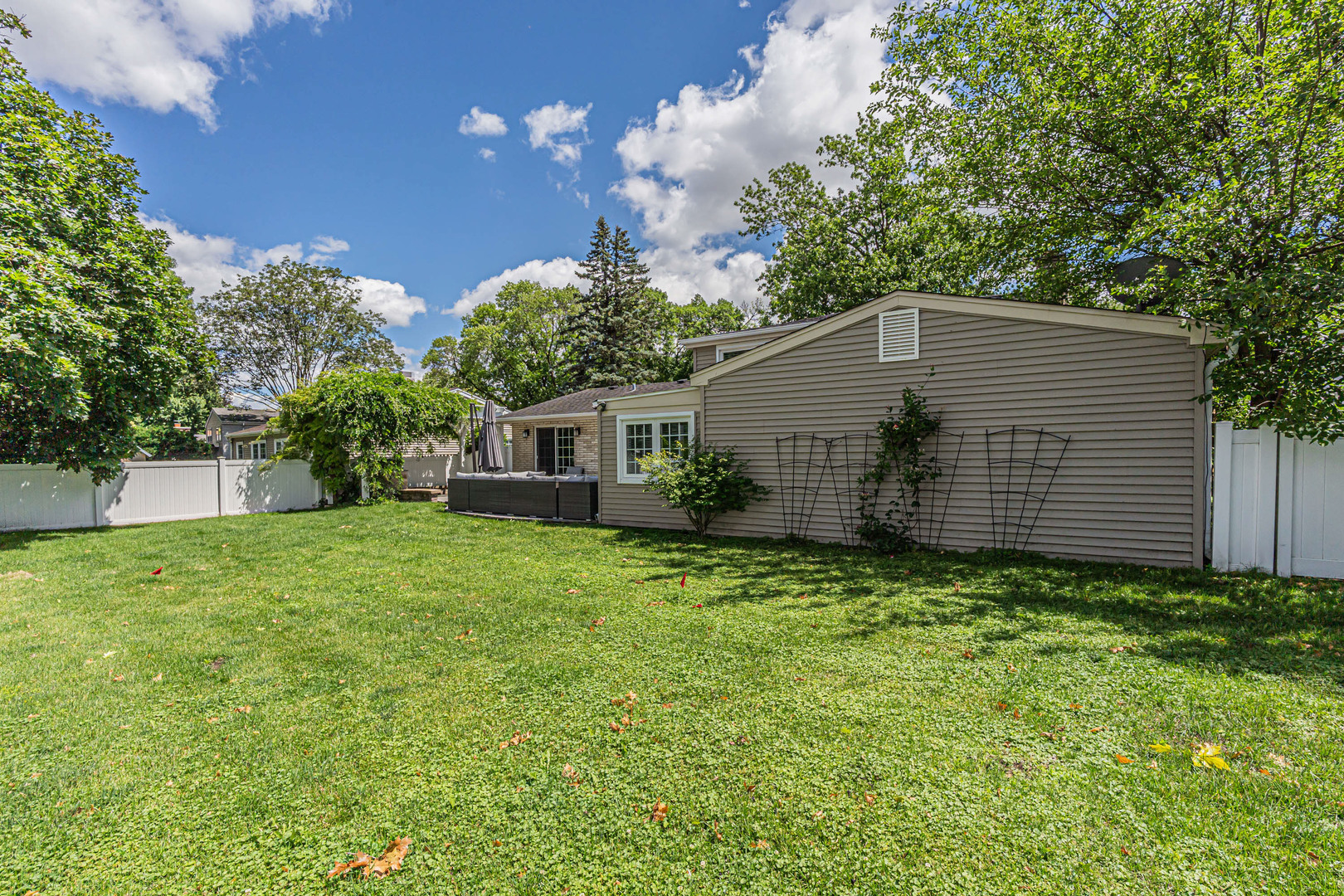 210 W Pickwick Road