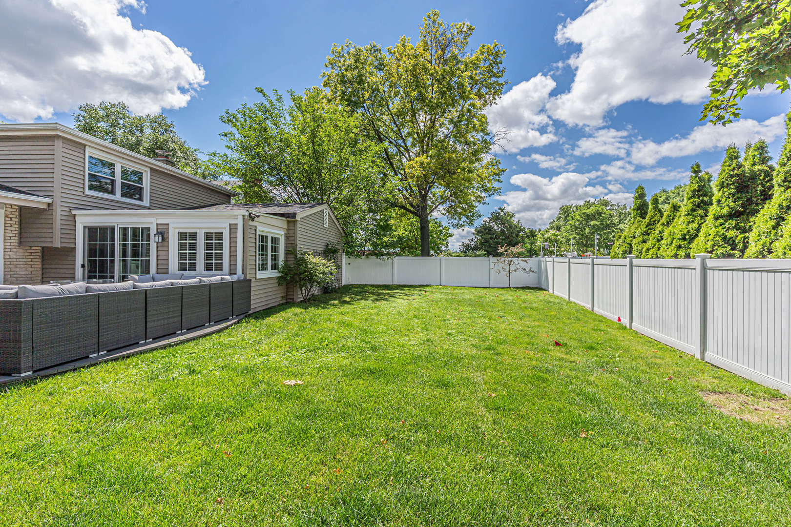 210 W Pickwick Road
