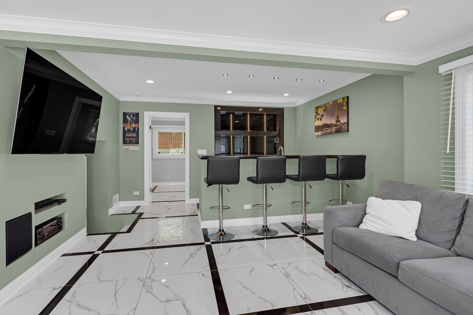 210 W Pickwick Road