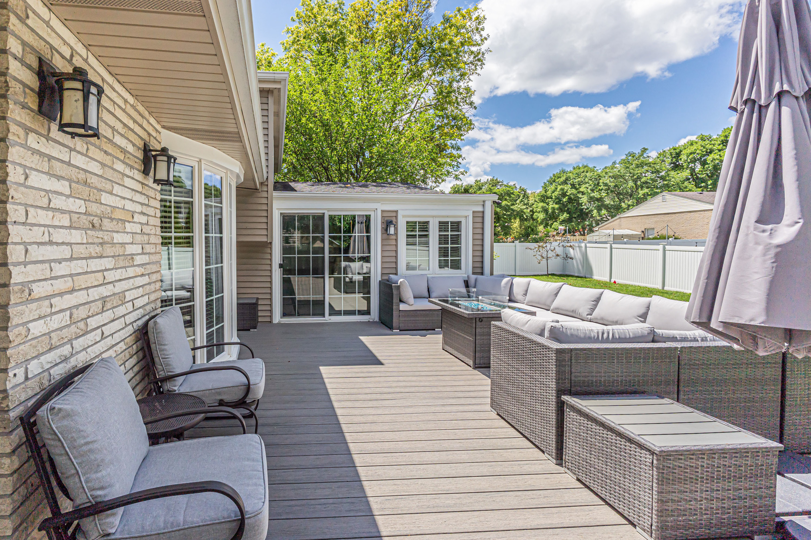 210 W Pickwick Road