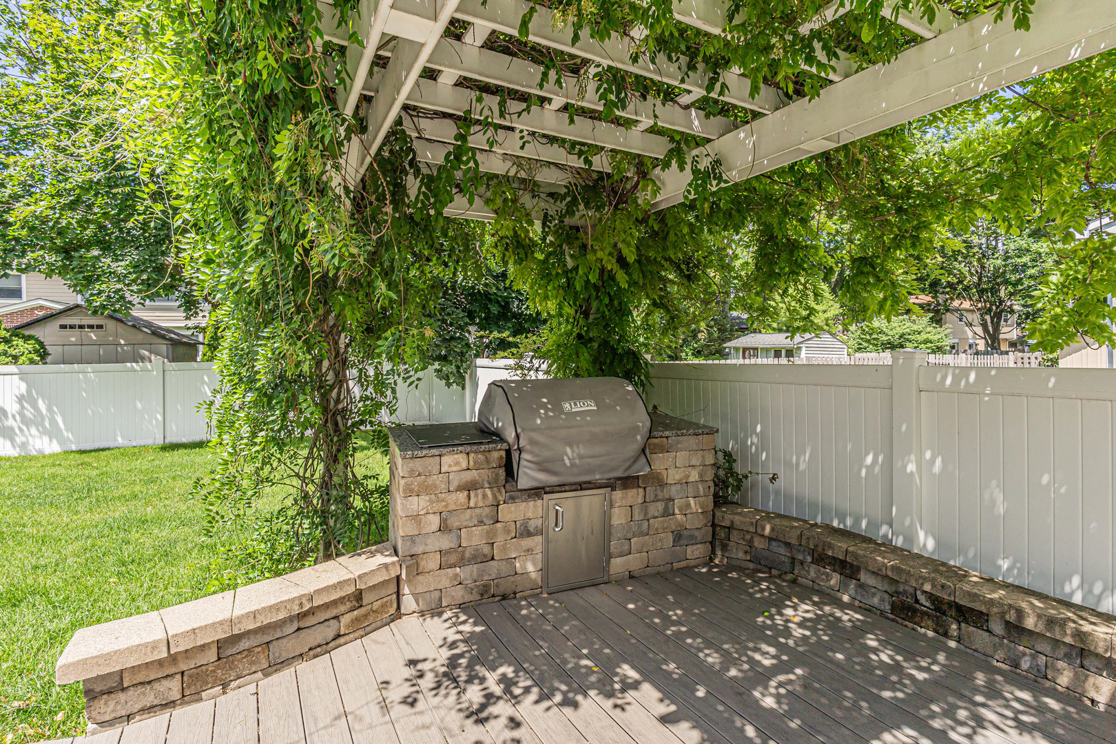 210 W Pickwick Road