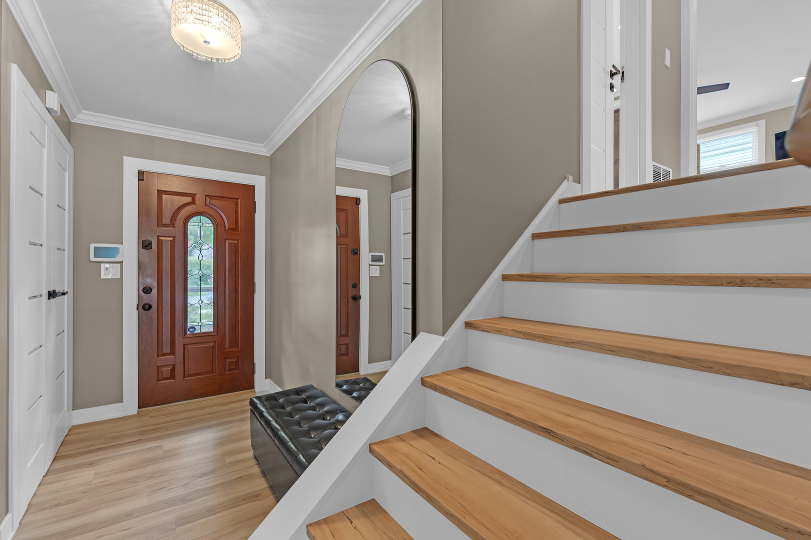 210 W Pickwick Road