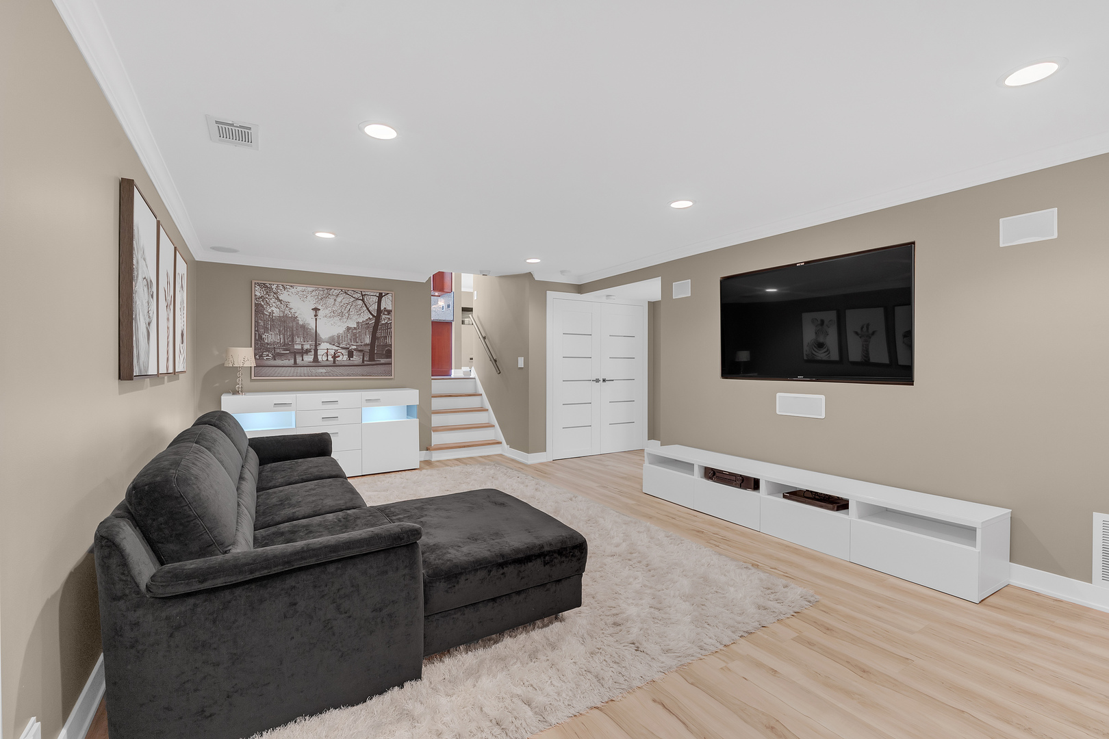 210 W Pickwick Road