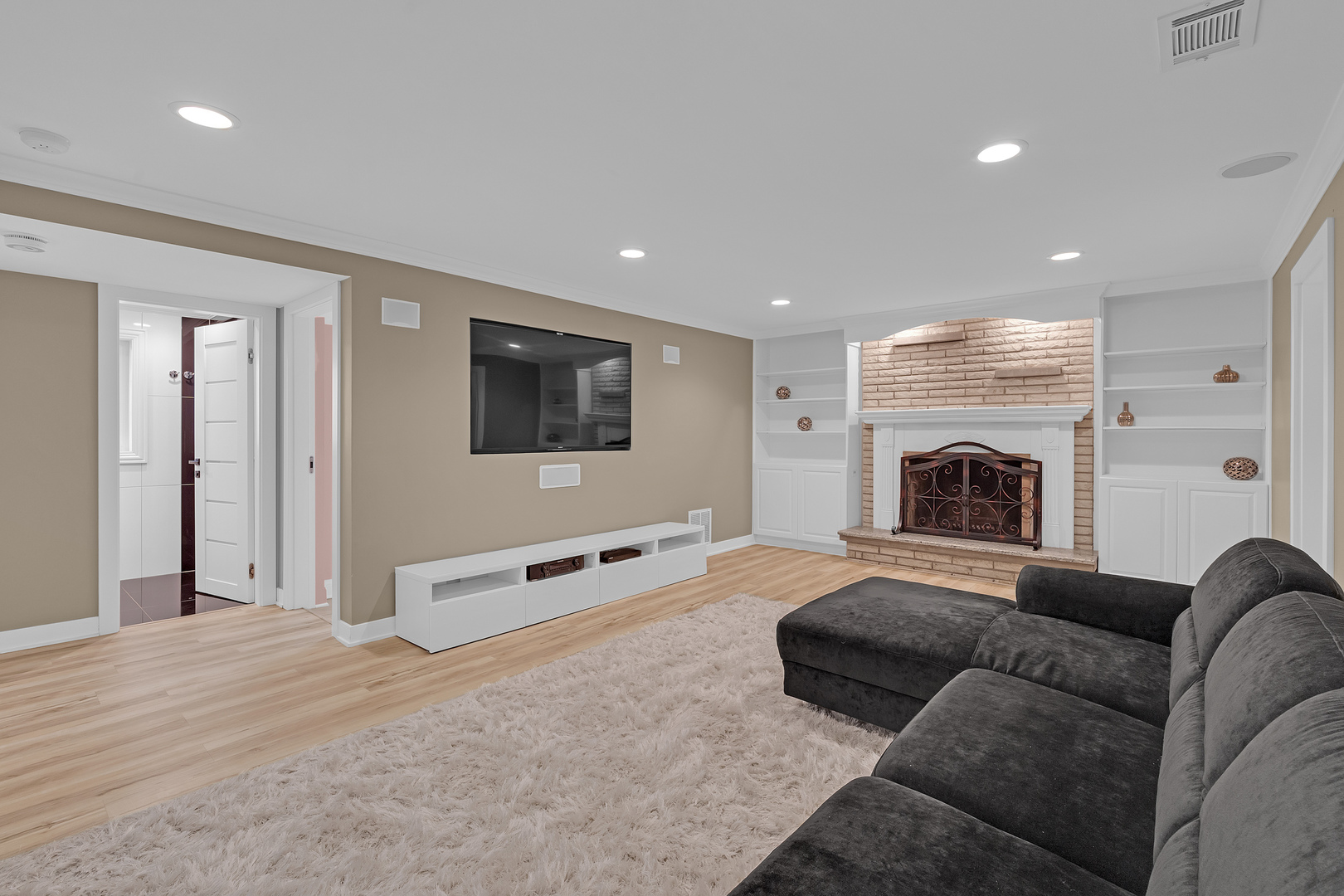 210 W Pickwick Road