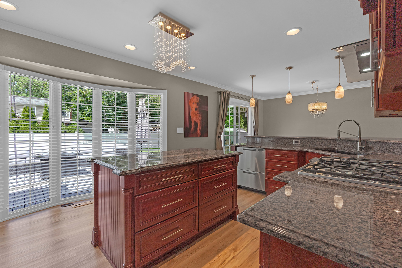 210 W Pickwick Road