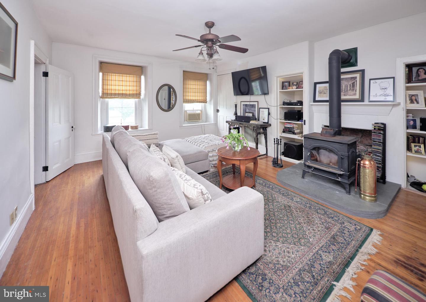 1090 Almshouse Rd