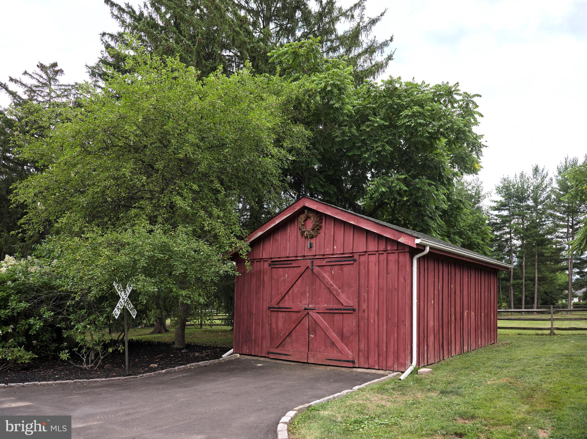 1090 Almshouse Rd