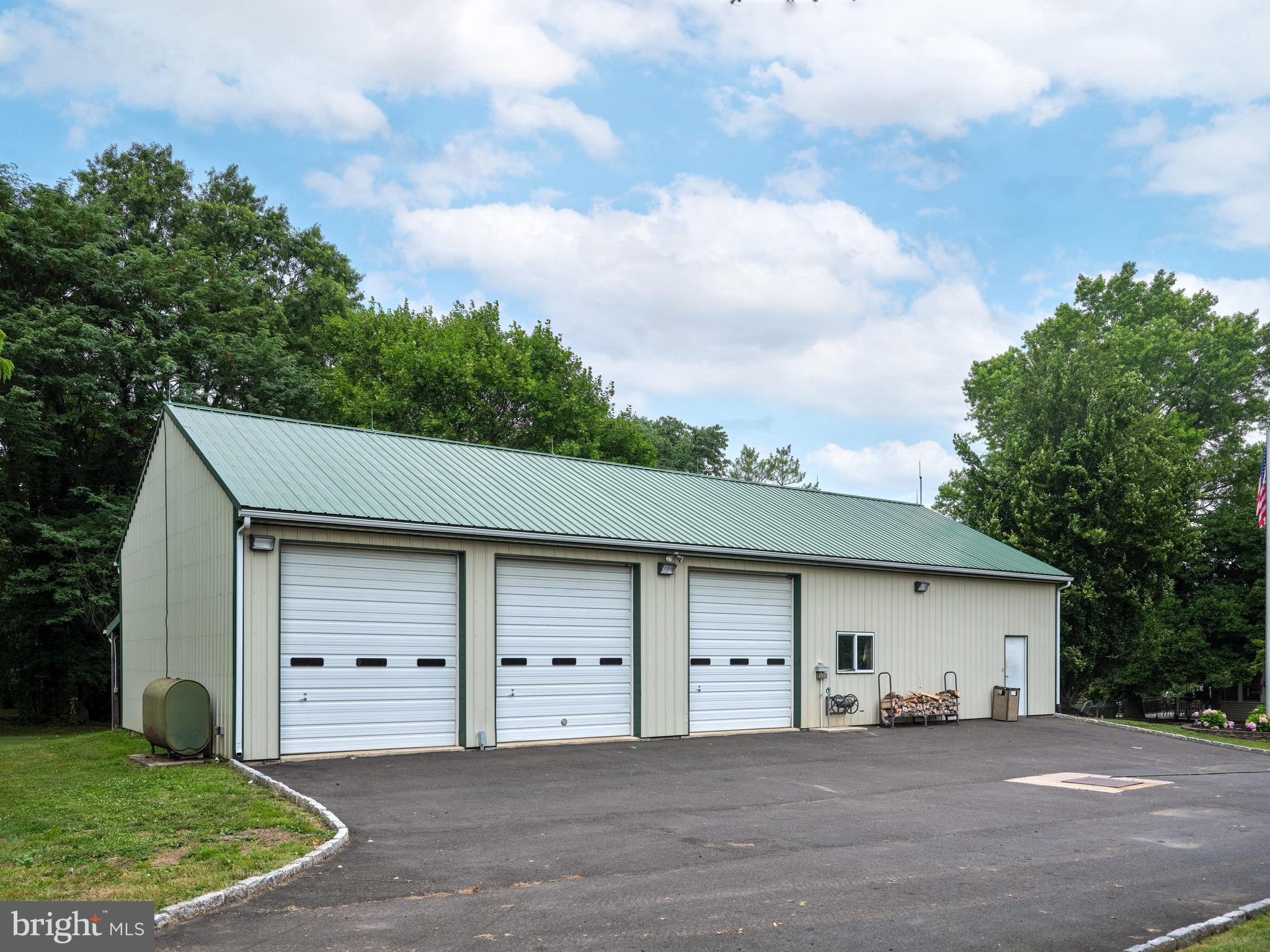 1090 Almshouse Rd