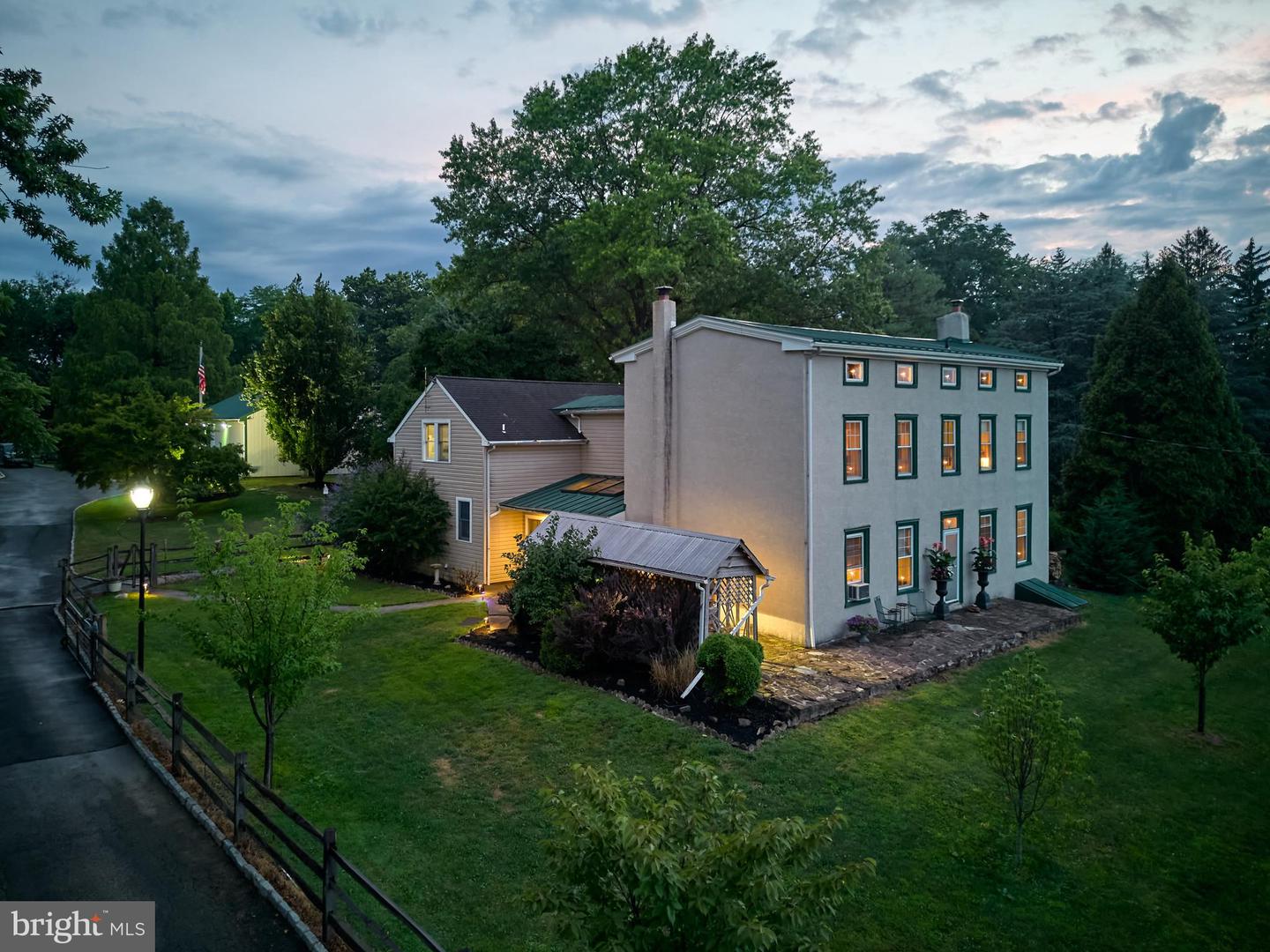 1090 Almshouse Rd