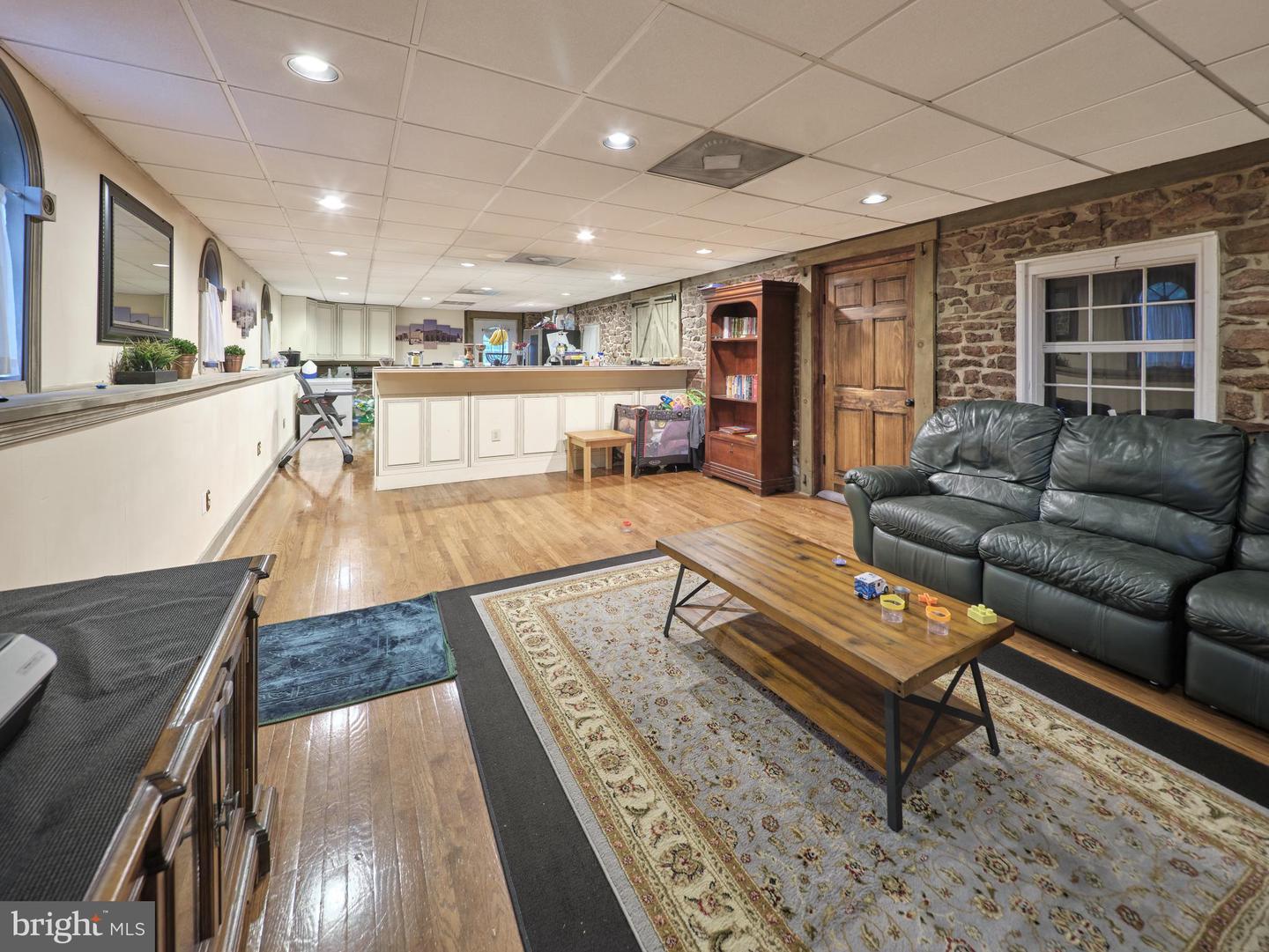 1090 Almshouse Rd