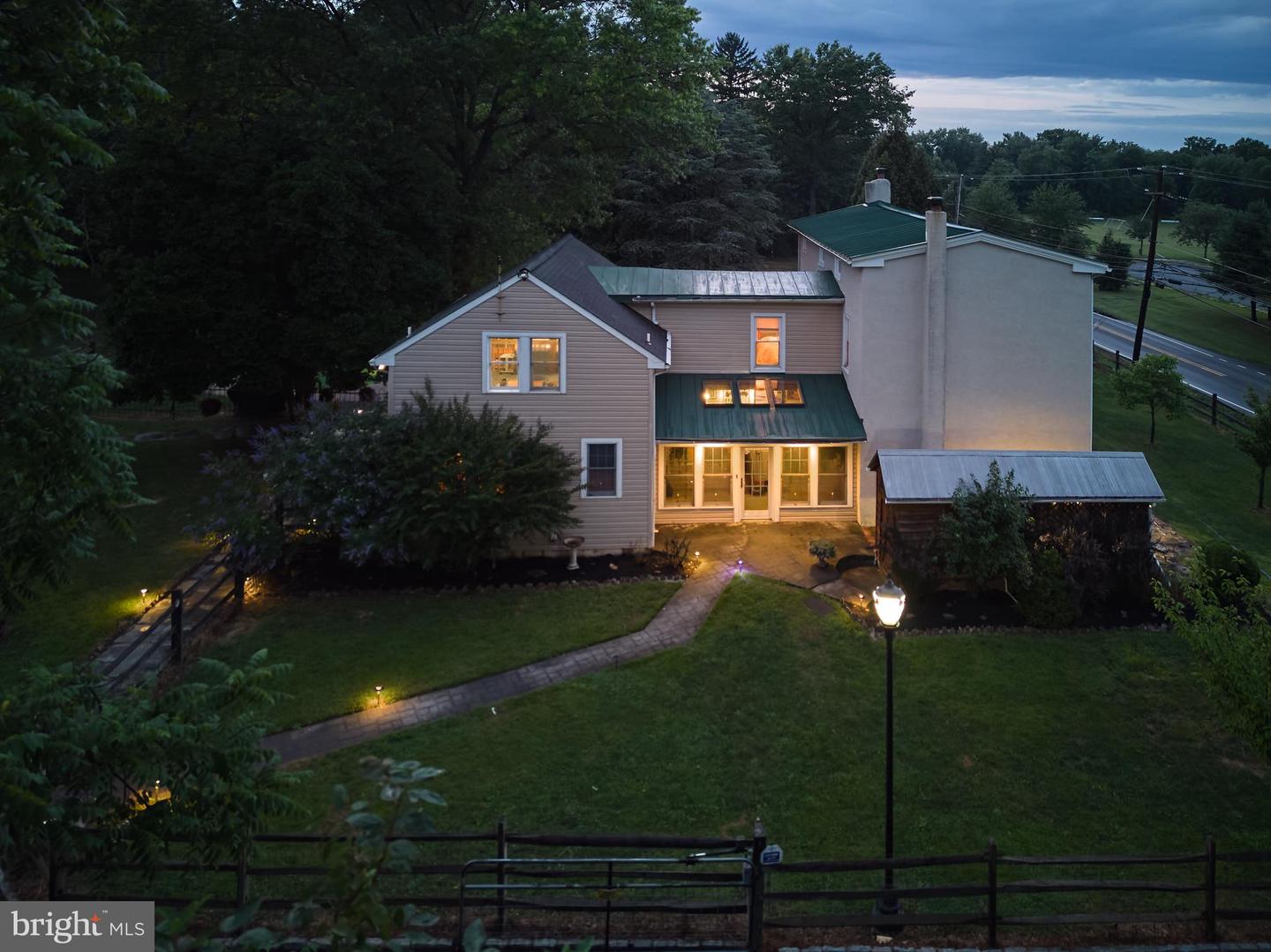 1090 Almshouse Rd