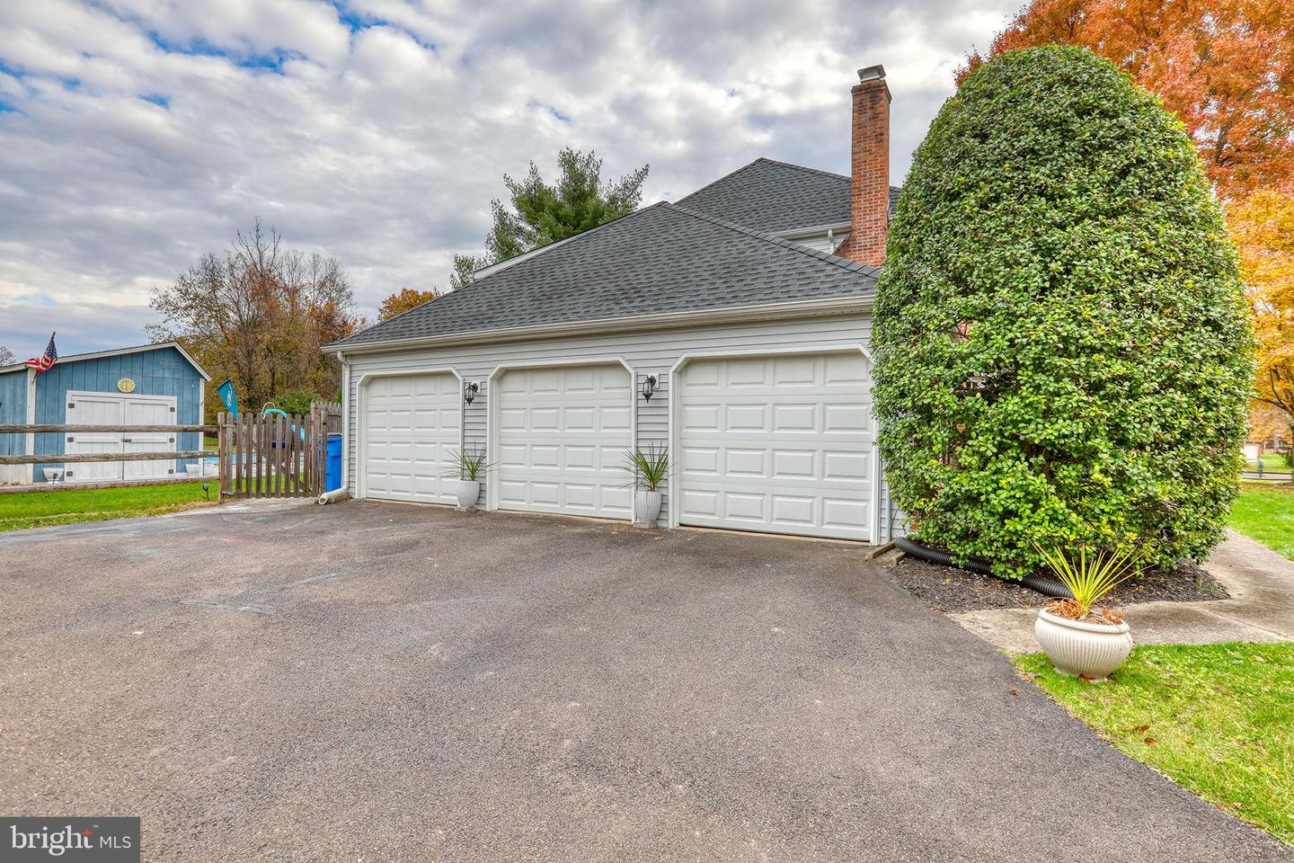 1379 Heller Dr