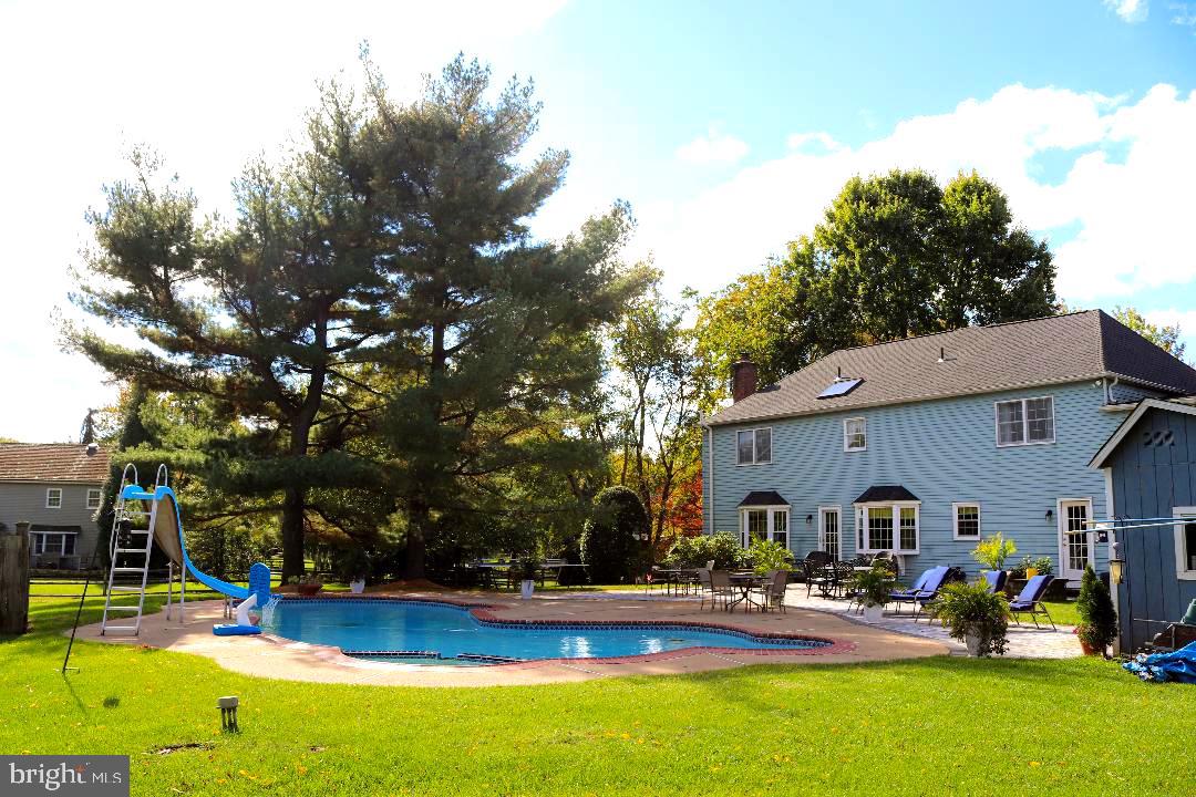 1379 Heller Dr