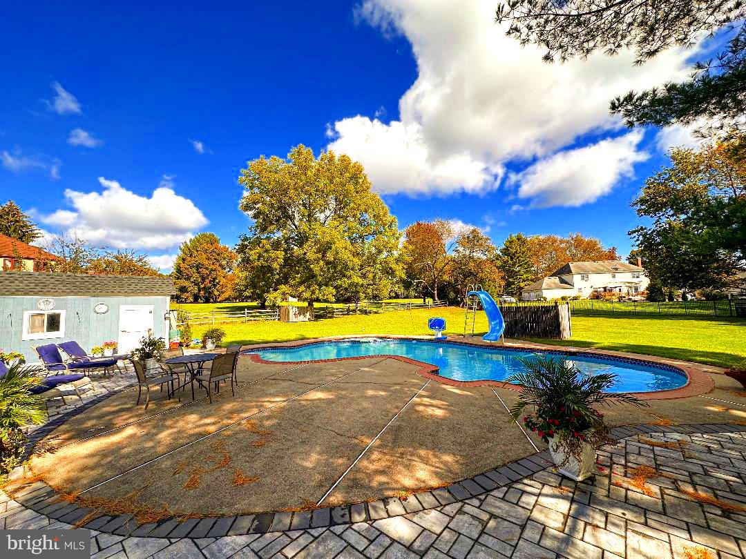 1379 Heller Dr