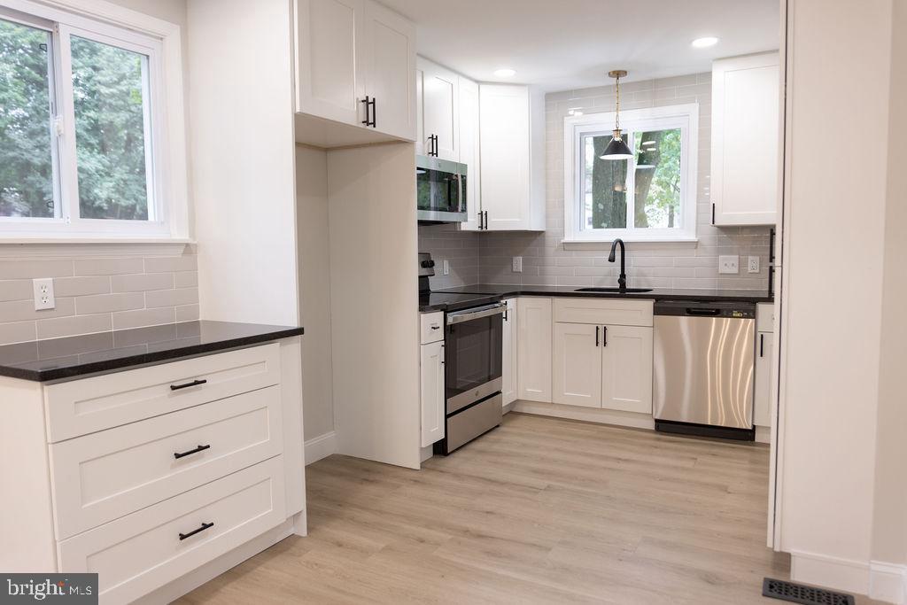 139 W Sandy Ridge Rd