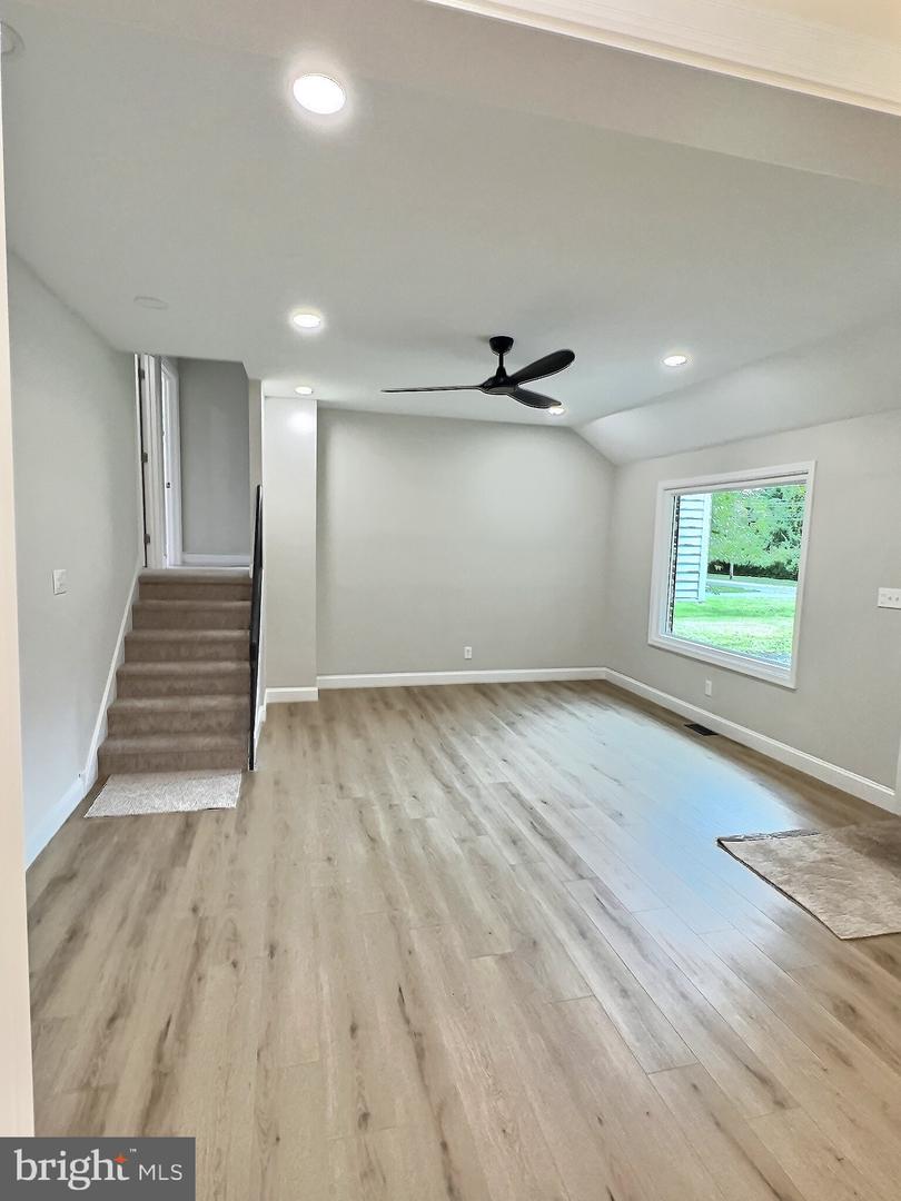 139 W Sandy Ridge Rd