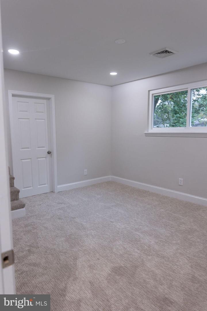 139 W Sandy Ridge Rd
