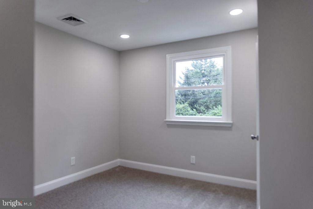 139 W Sandy Ridge Rd