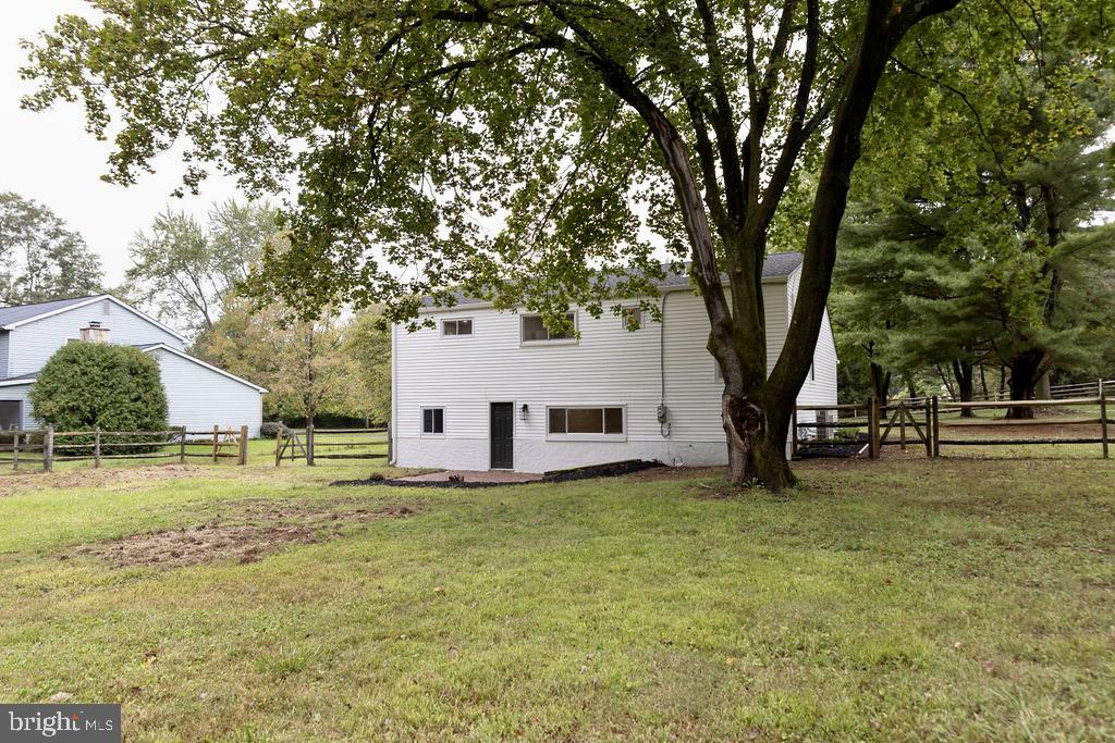 139 W Sandy Ridge Rd