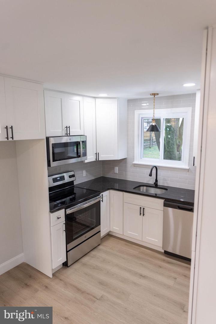 139 W Sandy Ridge Rd