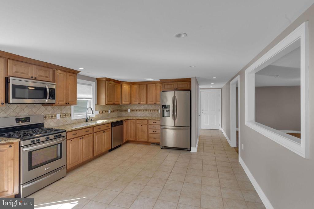 2015 MEETINGHOUSE RD