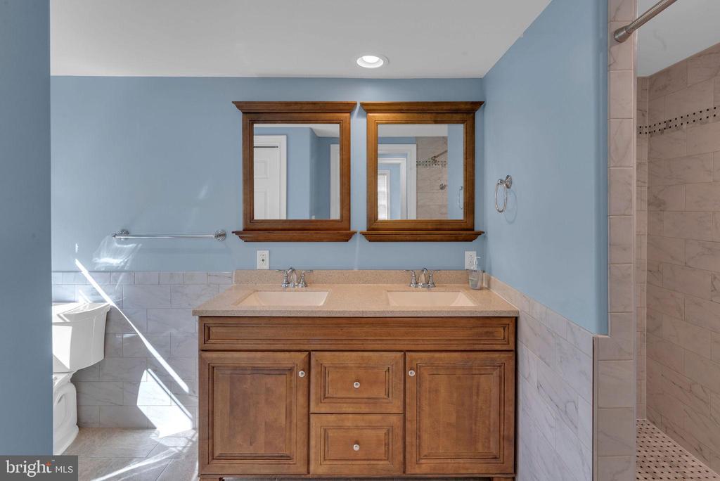 2015 MEETINGHOUSE RD