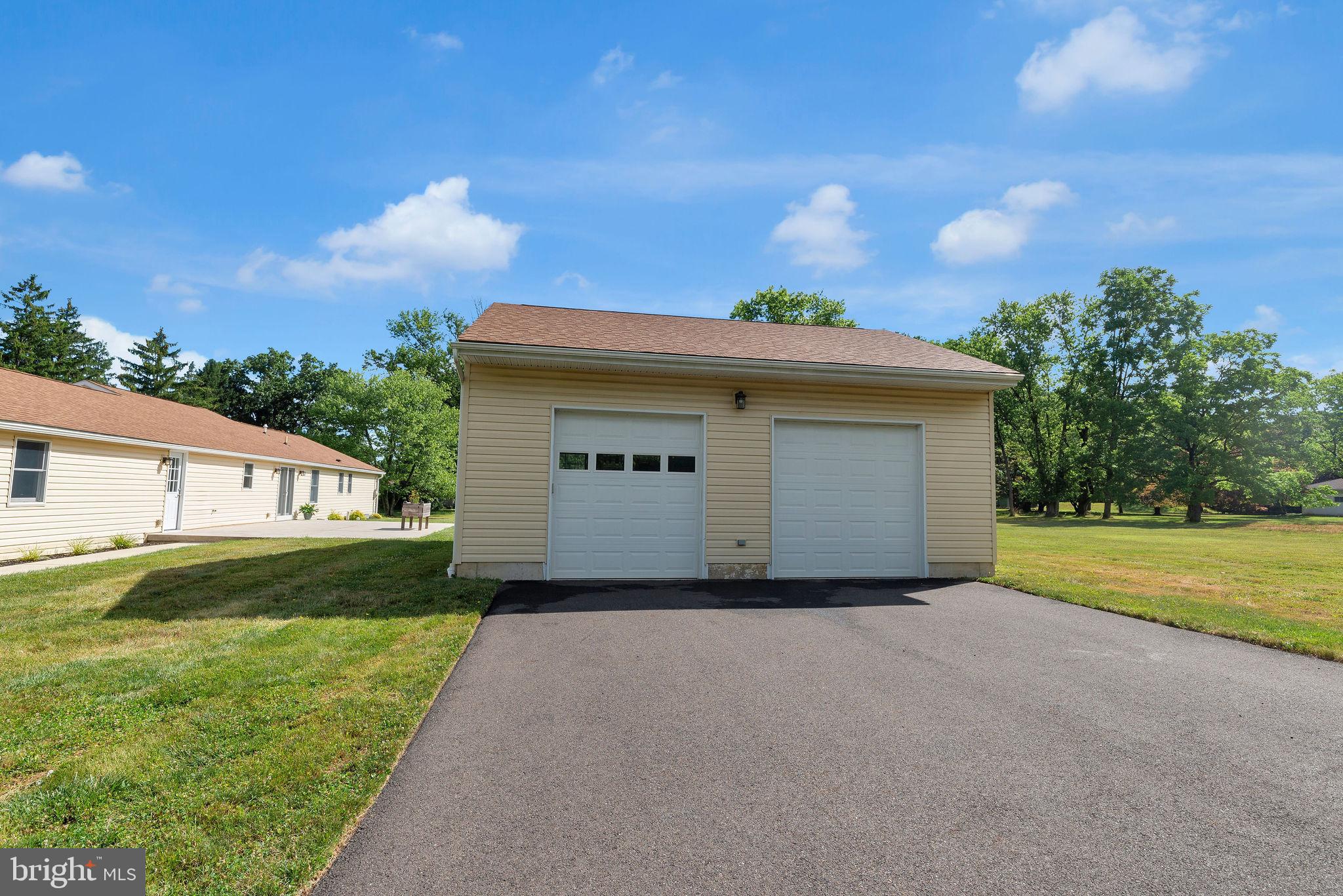 2015 MEETINGHOUSE RD