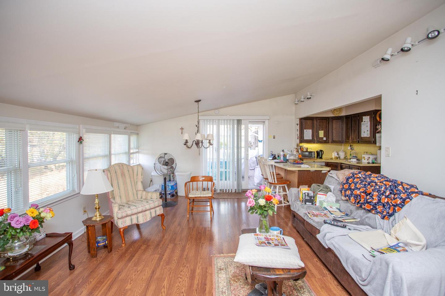 77 Davis Rd