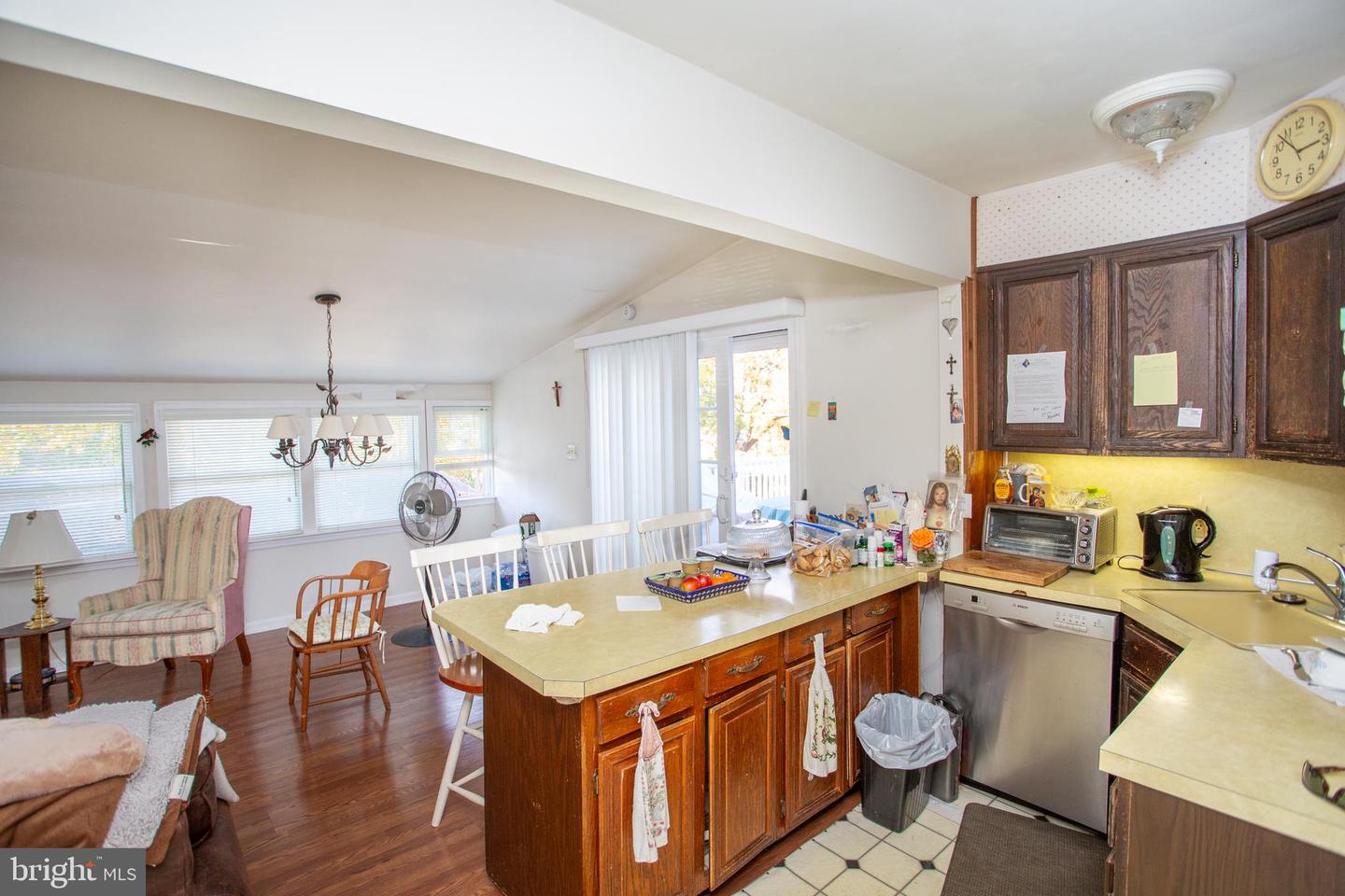 77 Davis Rd