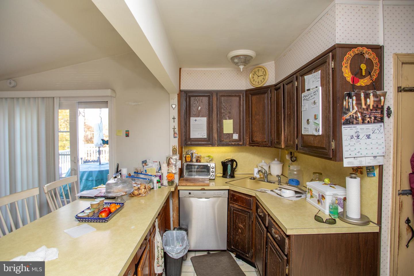 77 Davis Rd