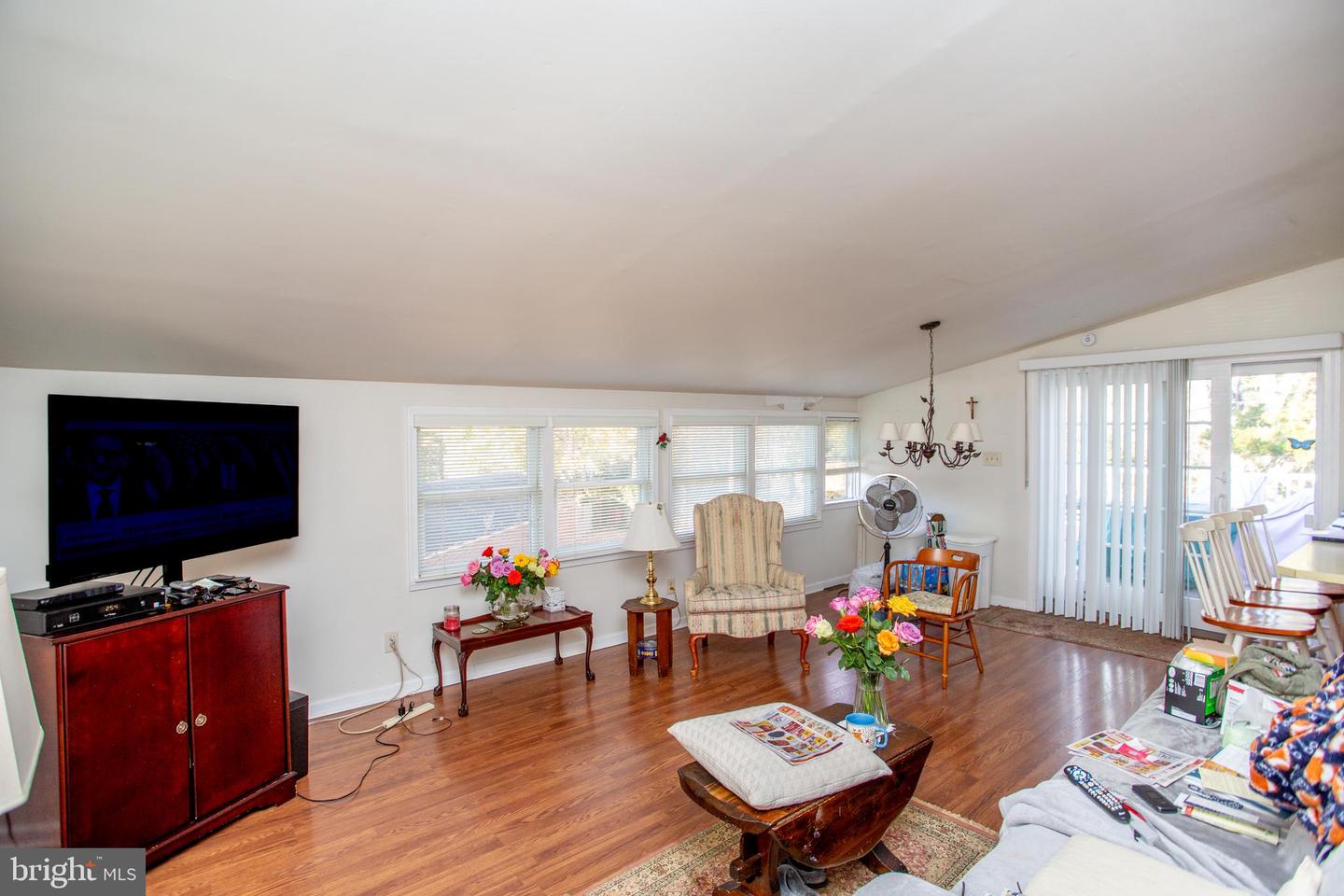77 Davis Rd