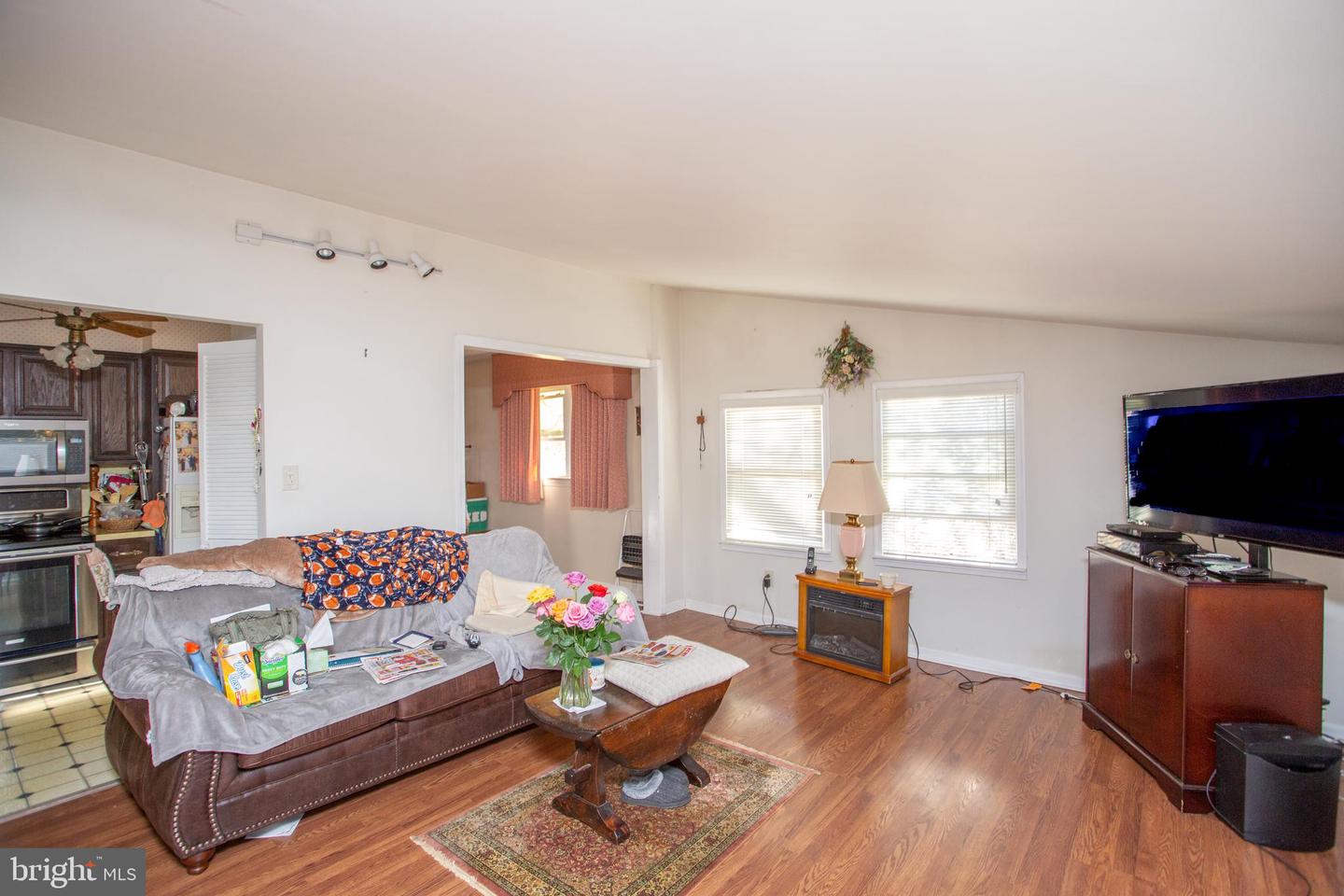 77 Davis Rd