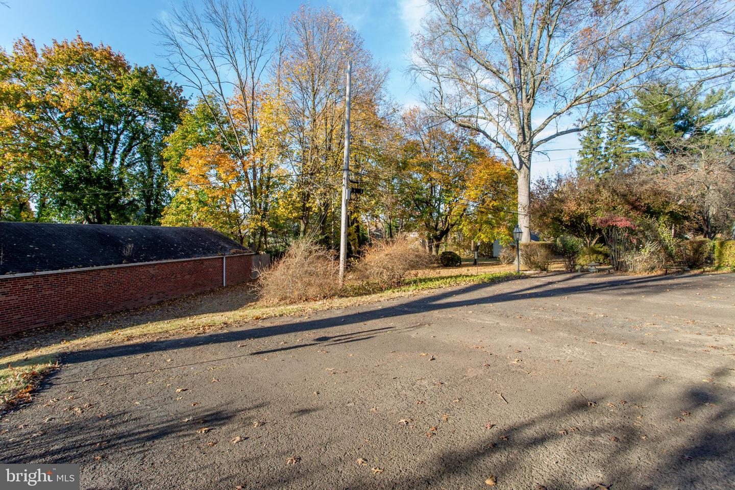 77 Davis Rd