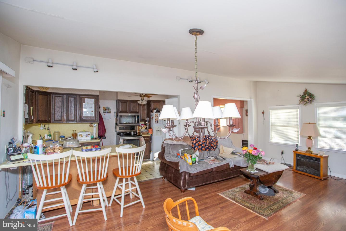 77 Davis Rd