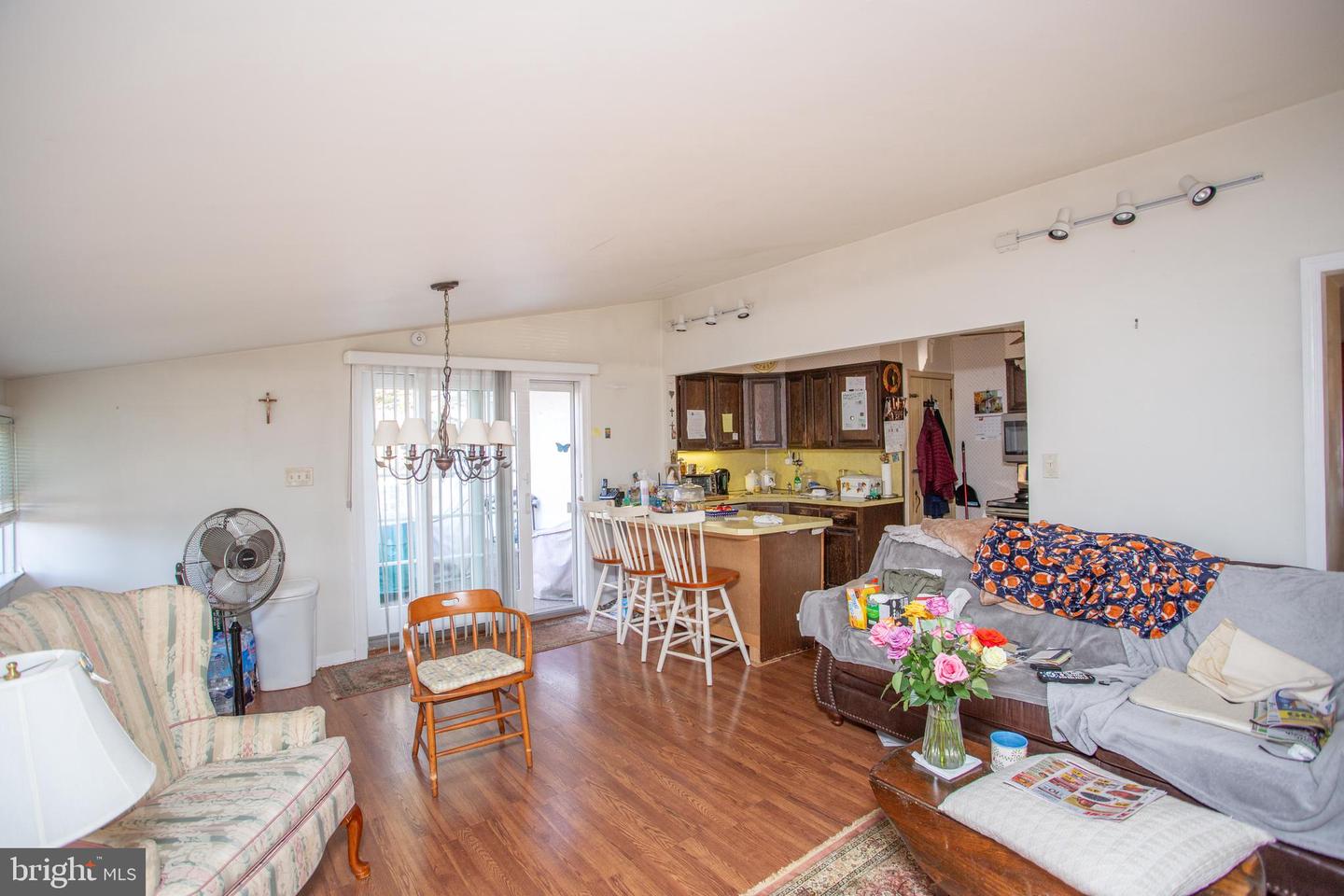 77 Davis Rd